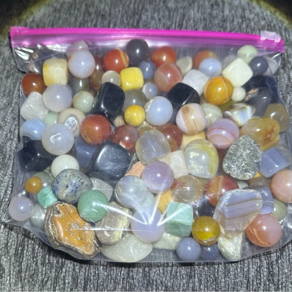 Crystals & Stones - Picture 4 of 7